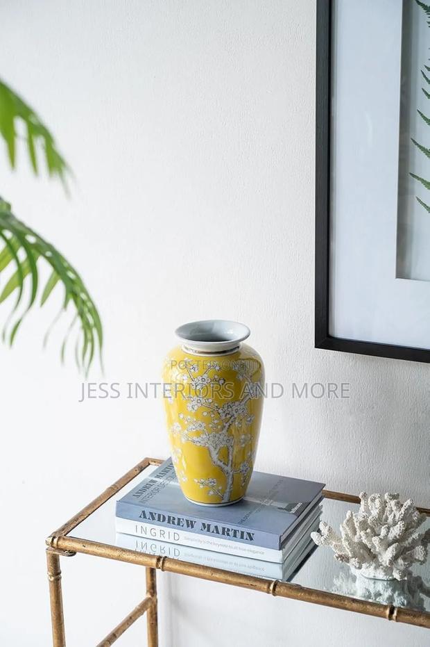 Vase(10-Inch Tall Yellow and White ) · Photo 5