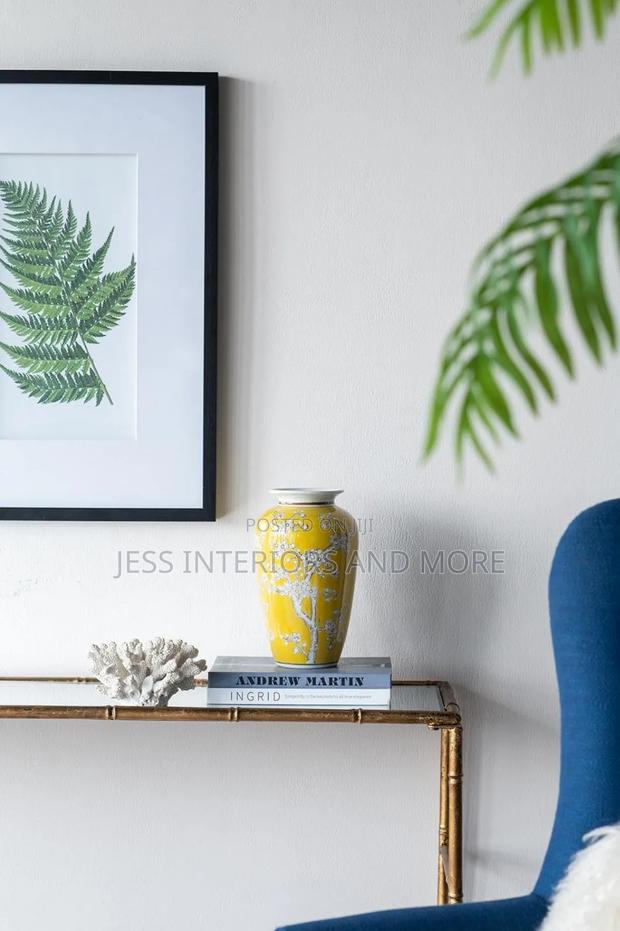 Vase(10-Inch Tall Yellow and White ) · Photo 6