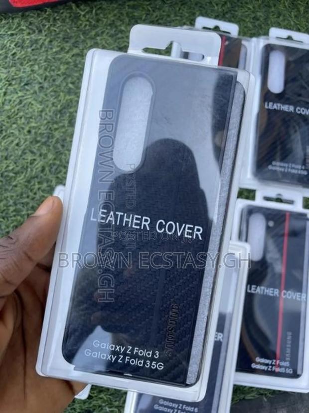 Carbon Fiber Case for Galaxy Fold 3 and Fold 5 · Photo 6