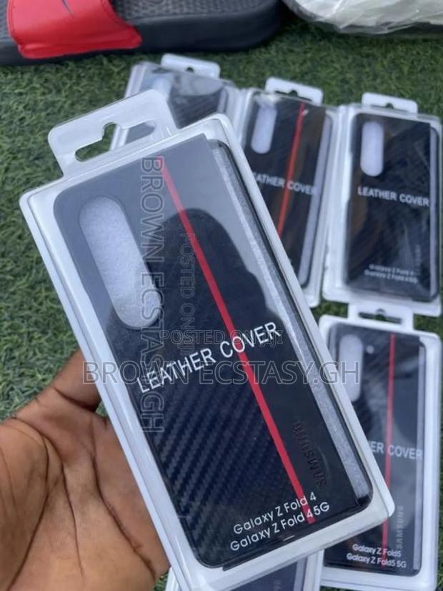 Carbon Fiber Case for Galaxy Fold 3 and Fold 5 · Photo 5