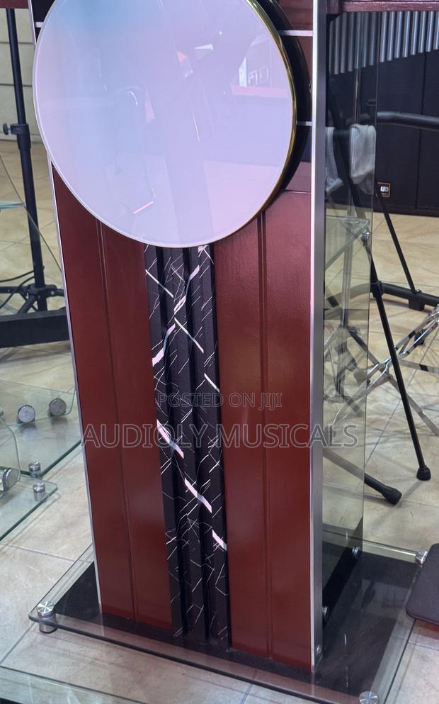 Classic Glass Pulpit for Churches · Photo 2