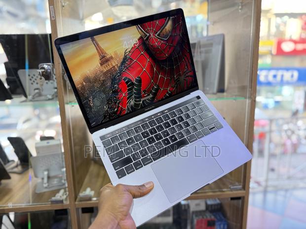 Laptop Apple MacBook 2018 16GB Intel Core I7 SSD 256GB · Photo 4
