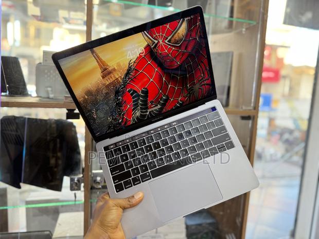 Laptop Apple MacBook 2018 16GB Intel Core I7 SSD 256GB · Photo 3