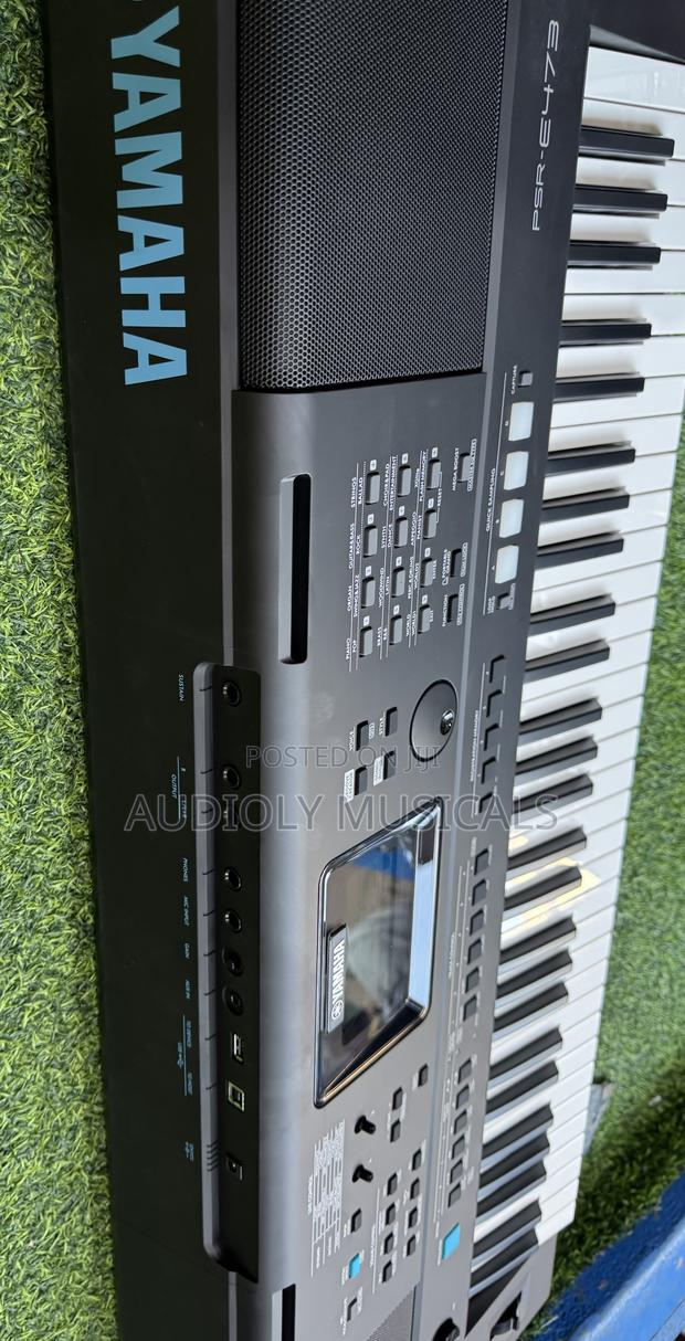 E Series Yamaha PSR (E)473 Keyboard · Photo 3