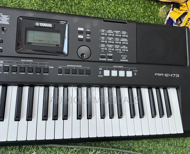 E Series Yamaha PSR (E)473 Keyboard · Photo 6