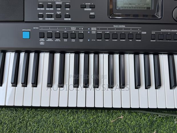 E Series Yamaha PSR (E)473 Keyboard · Photo 4