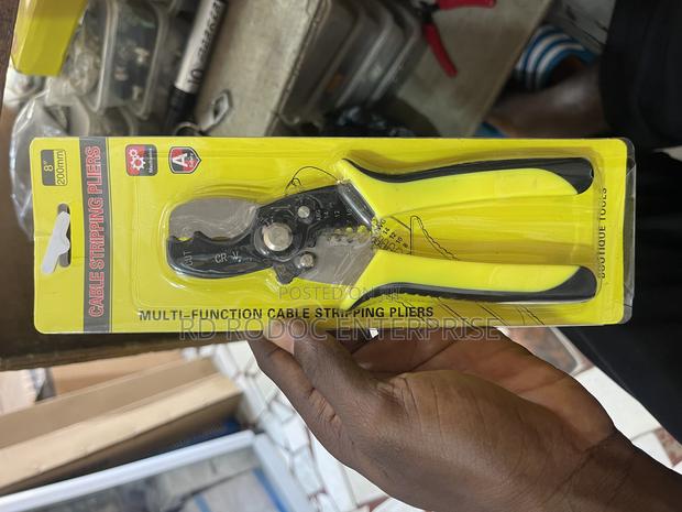 Cable Stripper Plier · Photo 1