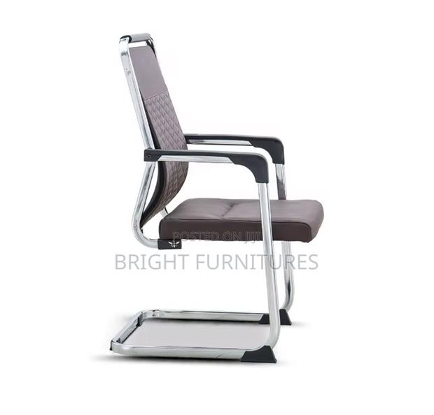 Classic High Quality Office Chair · Photo 2