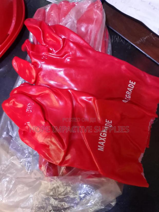Pvc Red Gloves. · Photo 3