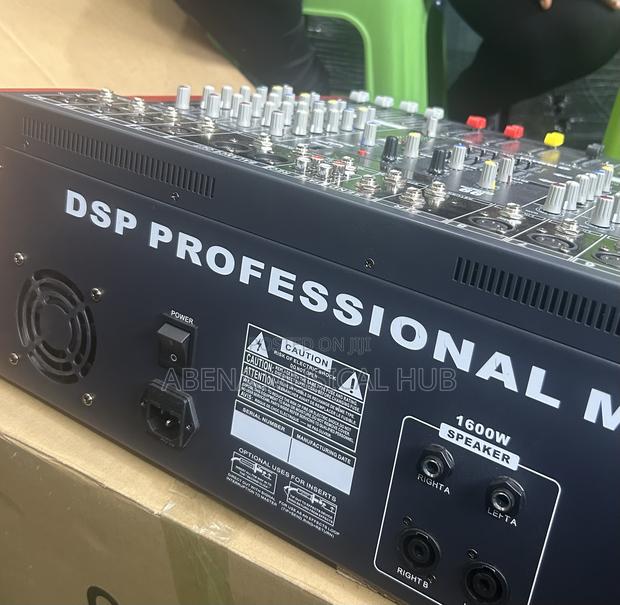 Yamaha Bix 12channel Powered Mixer · Photo 3