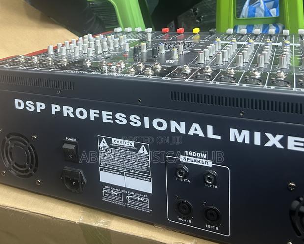 Yamaha Bix 12channel Powered Mixer · Photo 4