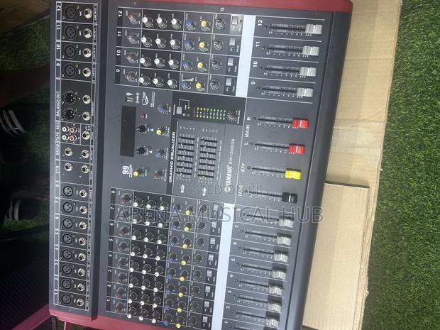 Yamaha Bix 12channel Powered Mixer · Photo 1