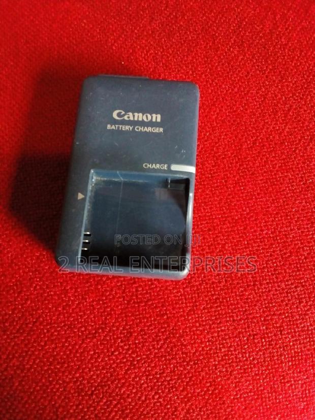 Canon Battery Charger Cb-2lve · Photo 1