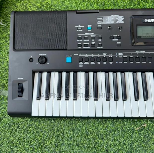 Yamaha PSR (E)473 Keyboard · Photo 3