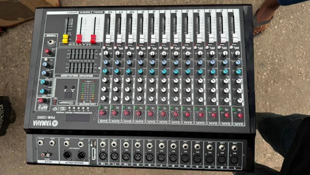 Yamaha Pam Power Mixer 12 Channel · Photo 1