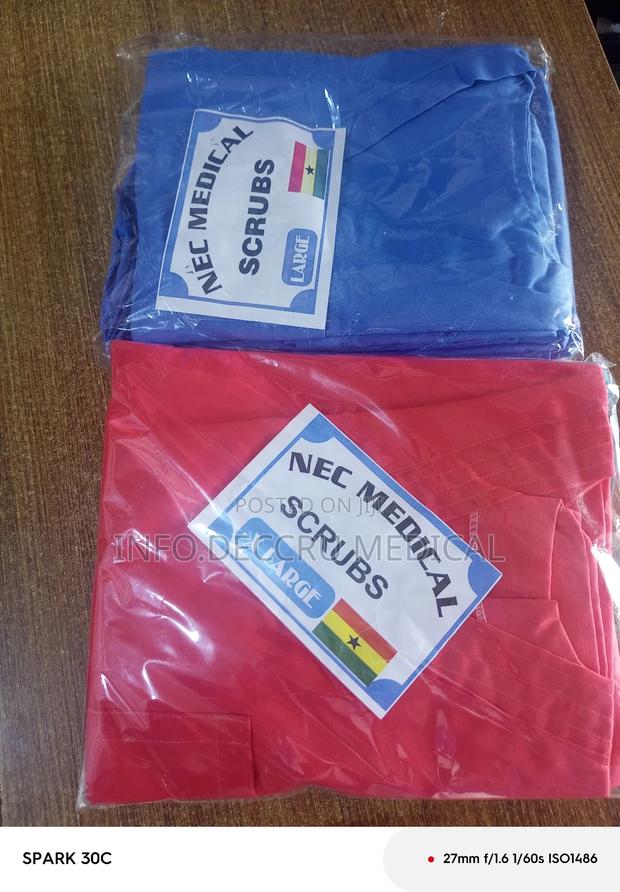 Doctor's Scrubs (All Sizes) · Photo 1
