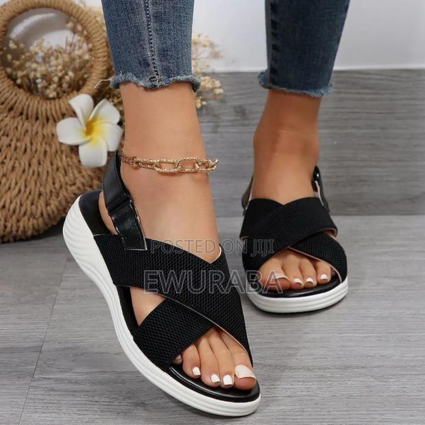 Ladies Classics Sandals · Photo 2