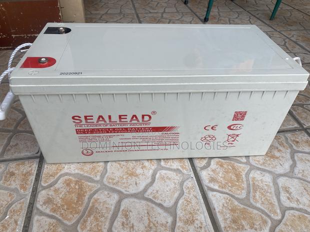 Sealed 12v / 200ah Battery · Photo 2