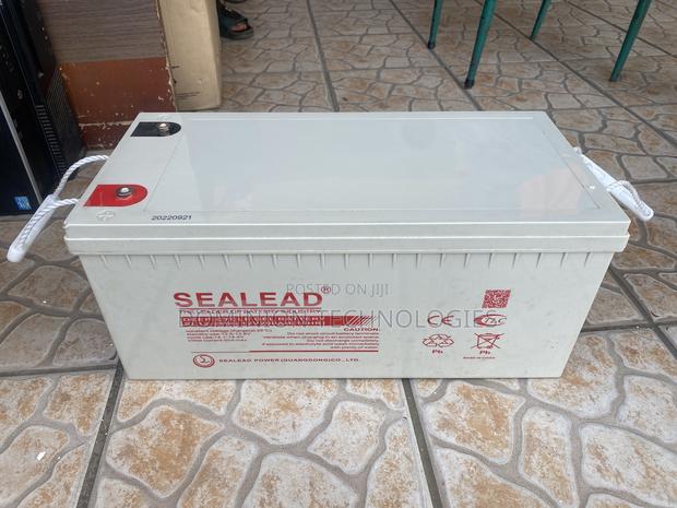 Sealed 12v / 200ah Battery · Photo 1