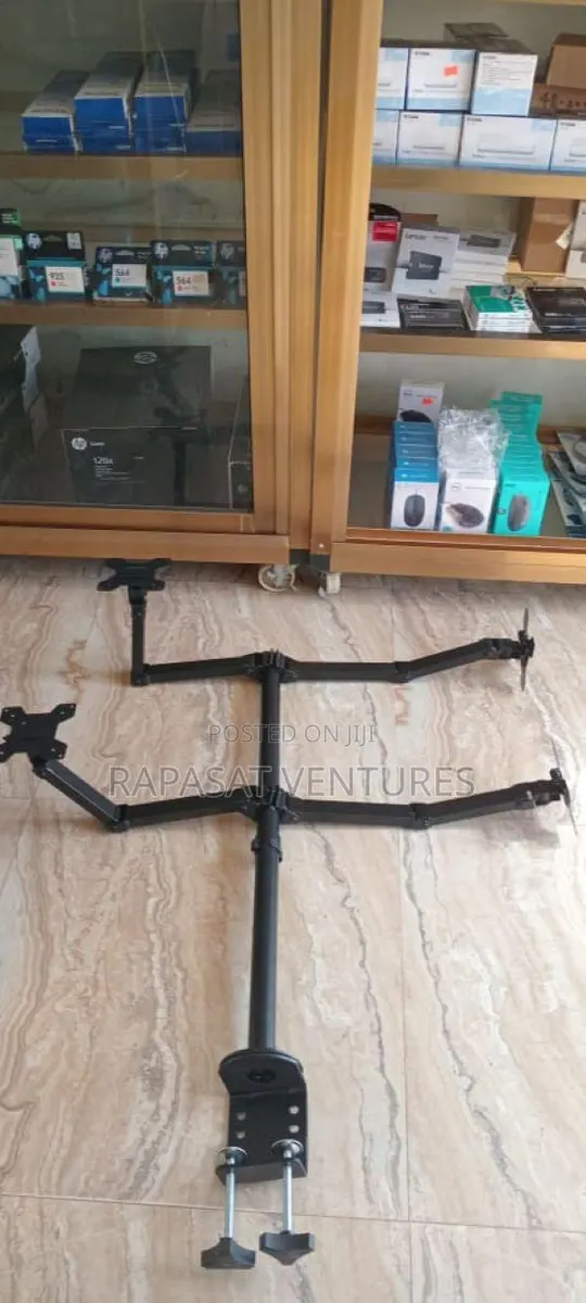 Monitor Holder for 4 Monitors · Photo 1