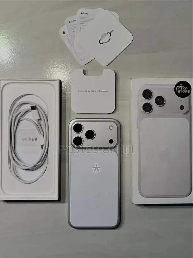 Apple iPhone 17 Pro Max 256 GB Silver · Photo 1