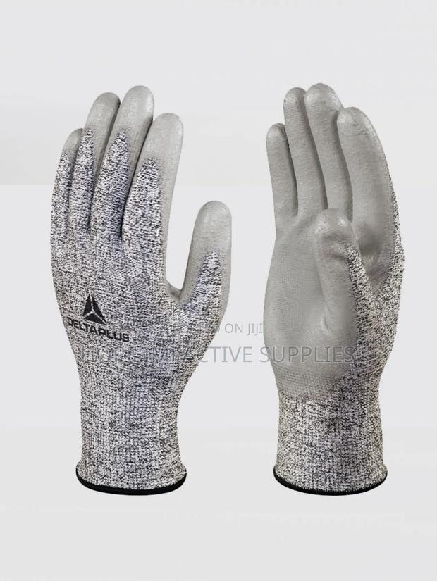 Delta Plus Anti-cut Gloves. · Photo 1