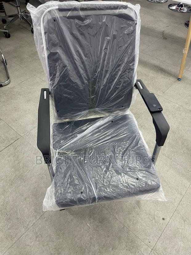 Classic High Quality Office Chair · Photo 3