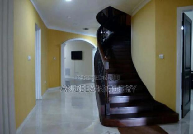 5bdrm House in Sakumono Estates for sale · Photo 2