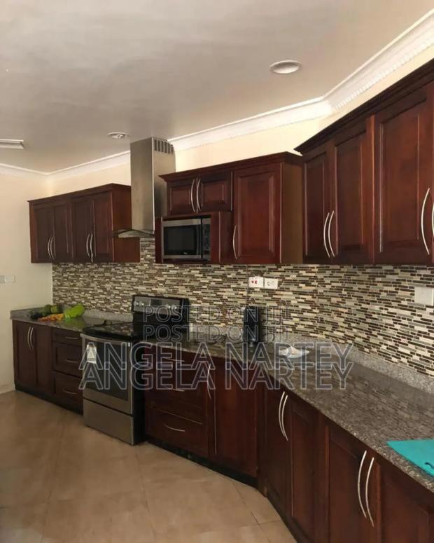 5bdrm House in Sakumono Estates for sale · Photo 4