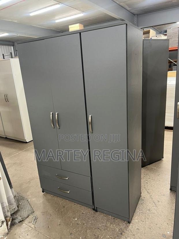 Morden Wardrobe · Photo 1