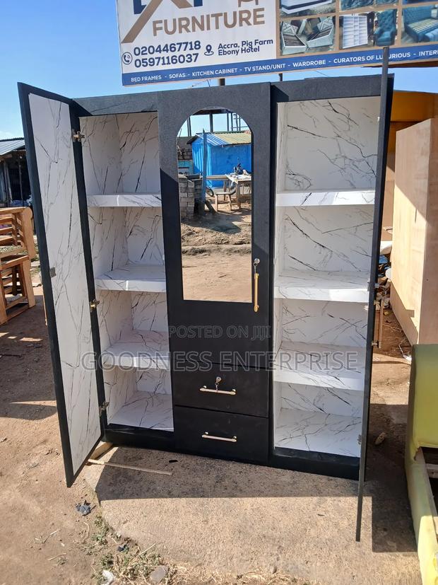Black and White 3 Doors Wardrobe · Photo 1