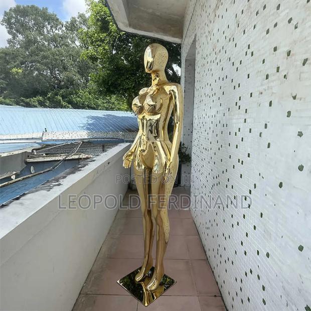 BBL Gold Female Mannequins · Photo 4