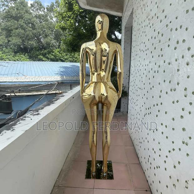 BBL Gold Female Mannequins · Photo 5