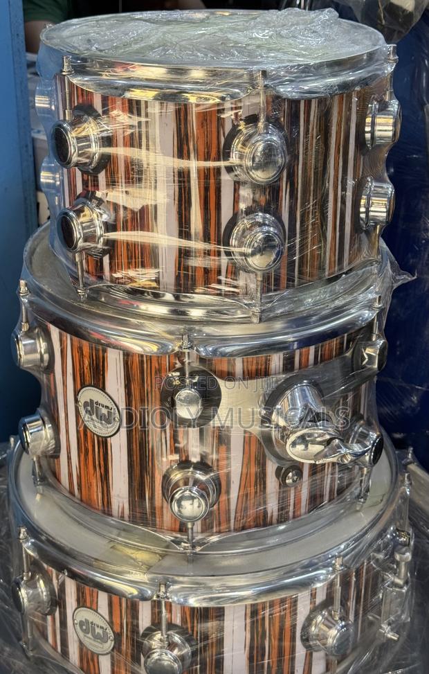 D W - 5(Set) Quality Drums · Photo 4