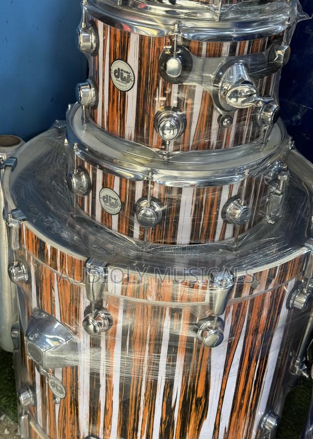 D W - 5(Set) Quality Drums · Photo 1