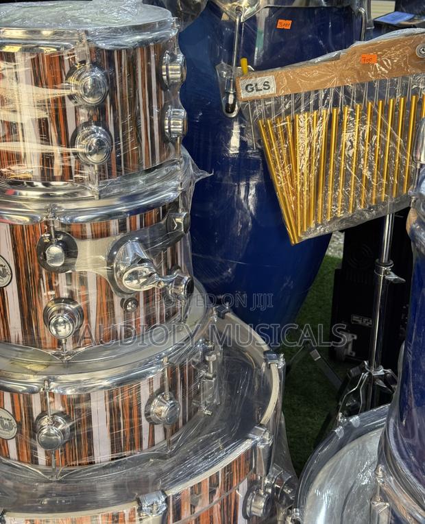 D W - 5(Set) Quality Drums · Photo 2