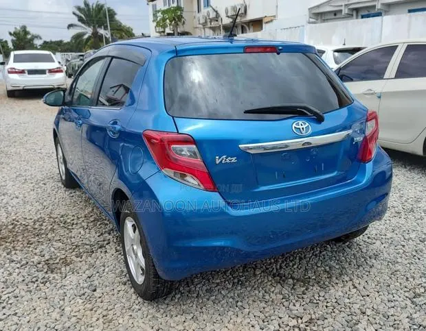 Toyota Vitz 1.3 FWD 5dr 2012 Blue · Photo 1