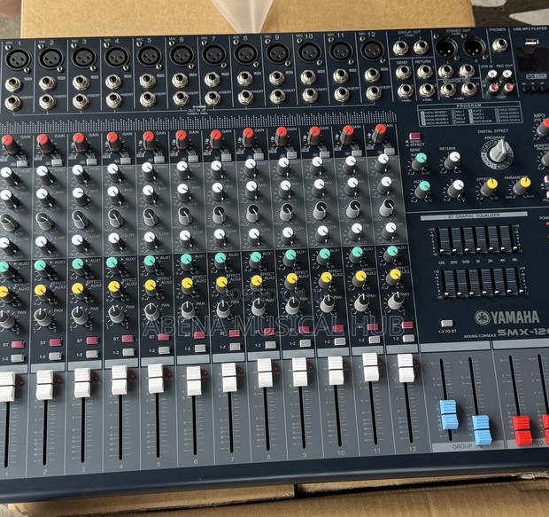 Yamaha Smx12- Raw Mixer · Photo 3