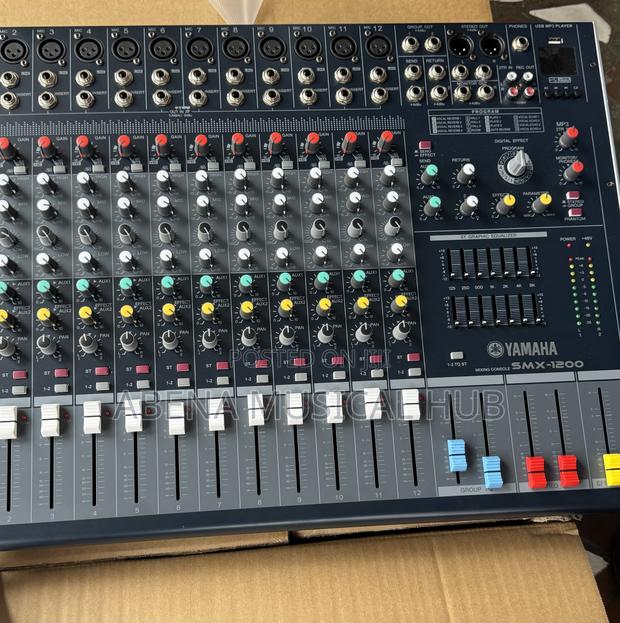 Yamaha Smx12- Raw Mixer · Photo 1