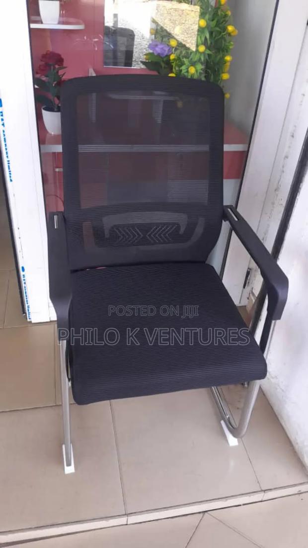 Black Waiting Chair · Photo 1