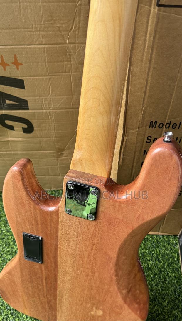 Fender Bass Guitar Active · Photo 3