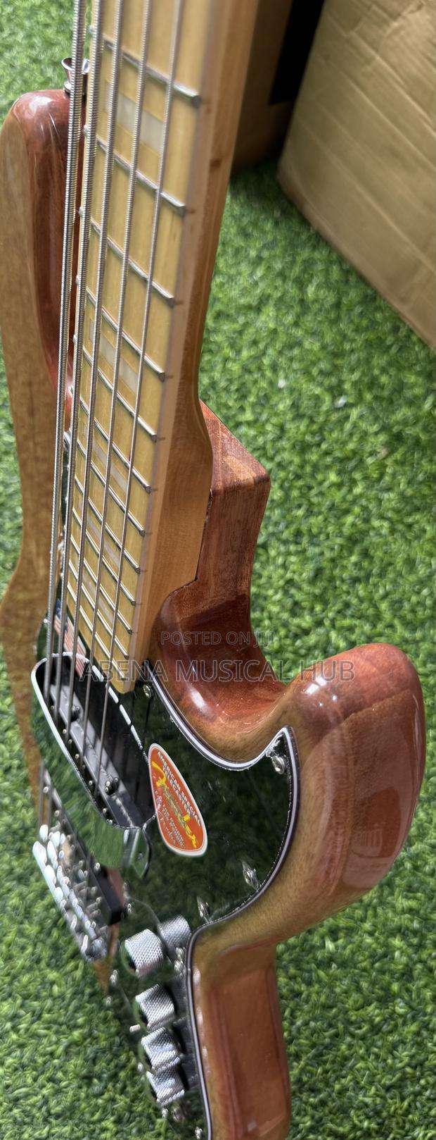 Fender Bass Guitar Active · Photo 2