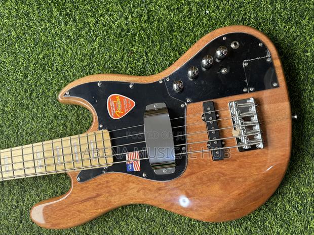 Fender Bass Guitar Active · Photo 7