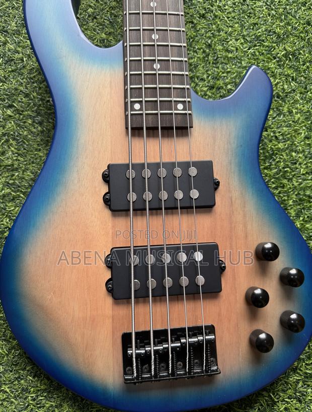 Ibanez Active Guitar Bass · Photo 6