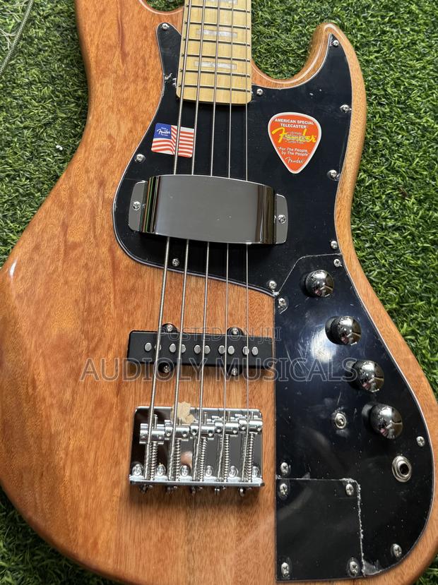 Fender Active Bass Guitar · Photo 7