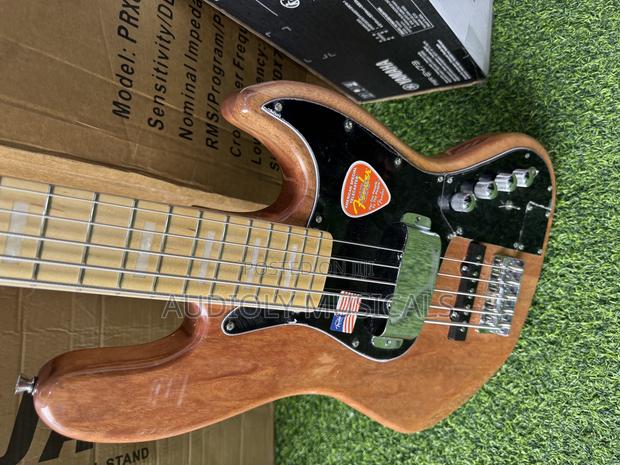 Fender Active Bass Guitar · Photo 8