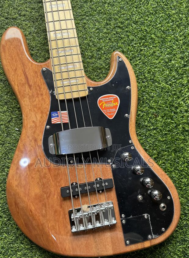 Fender Active Bass Guitar · Photo 5