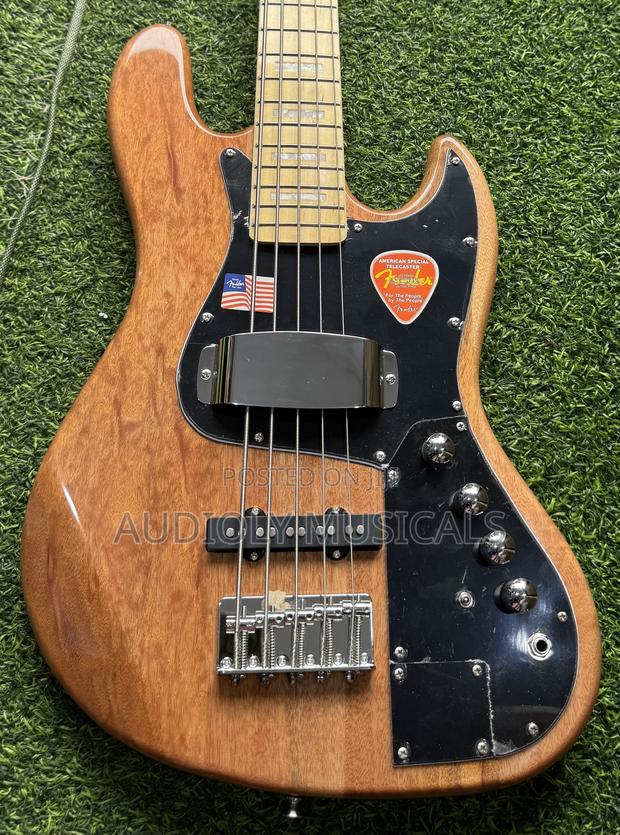 Fender Active Bass Guitar · Photo 6