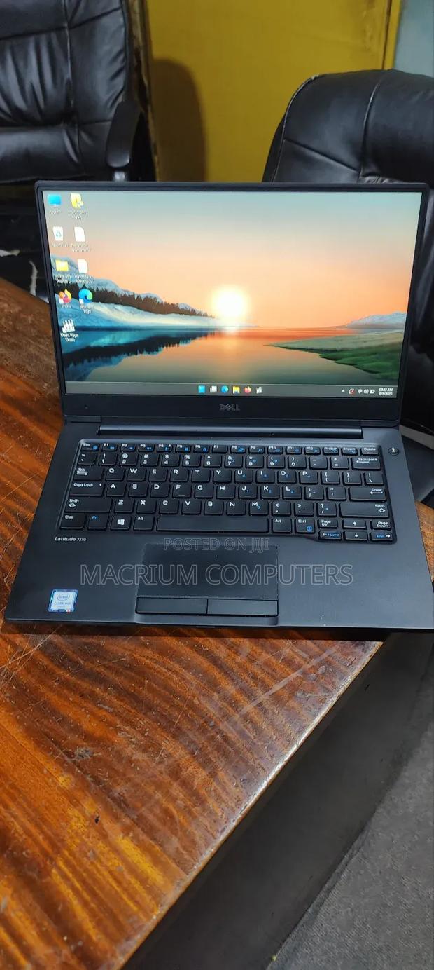 Laptop Dell Latitude 13 7370 8GB Intel Core i5 SSD 256GB · Photo 1