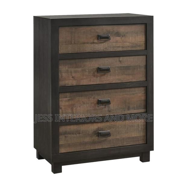 4 -Drawer Dresser · Photo 1